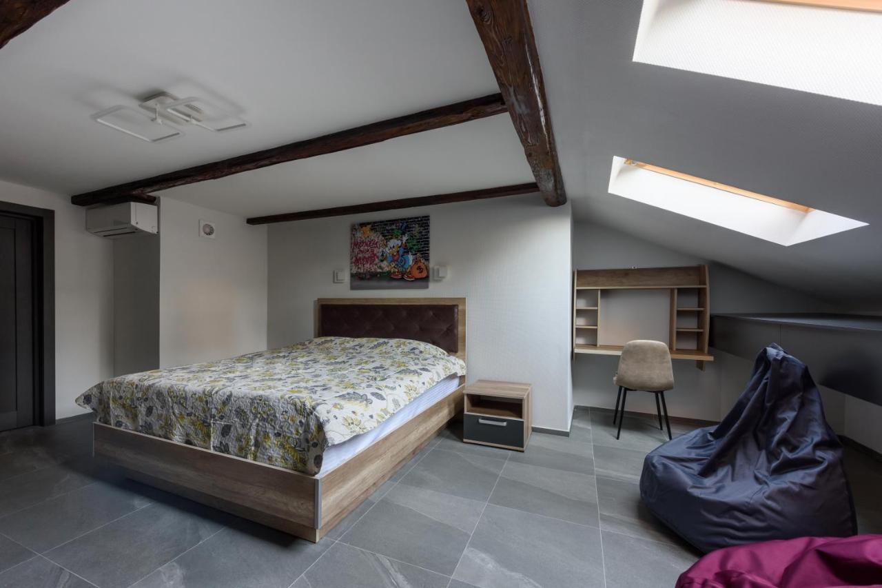 Apart Hotel Fusion Černivci Esterno foto