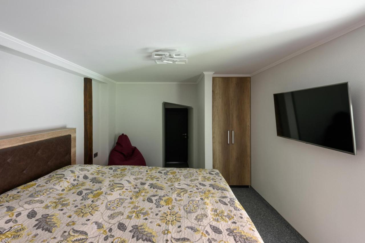 Apart Hotel Fusion Černivci Esterno foto